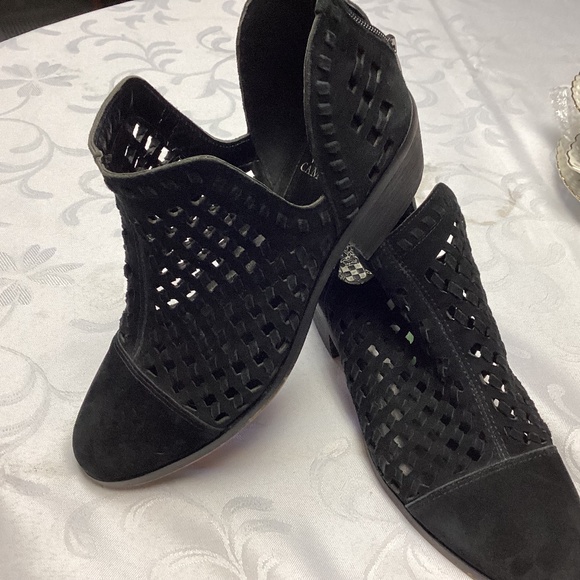 Vince Camuto Women's BLACK. Suede Leather Ankle Boots Bootie 8 M - Picture 1 of 9